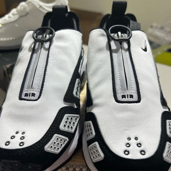 Nike Air Max SNDR—-White and Black - Picture 2 of 7